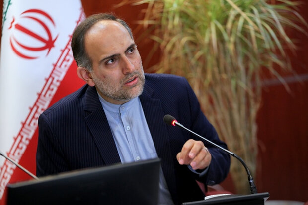 باید موازنه اتفاقاتی را که برای چادر مشکی رخ میدهند معکوس کنیم