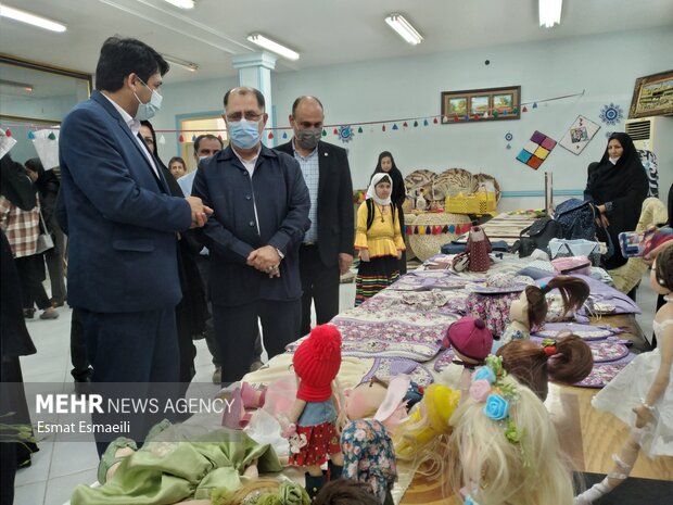  نمایشگاه توانمندی‌های بانوان کارآفرین درگناوه برپا شد