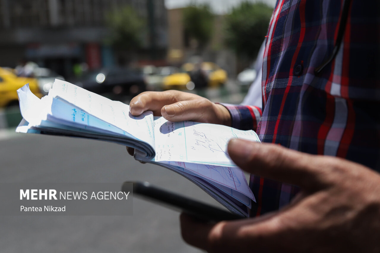 دوئل گرانی دارو و تلاش برای بقا؛ بازار سیاه در داروخانههای اصفهان دوئل گرانی دارو و تلاش برای بقا؛ بازار سیاه در داروخانههای اصفهان