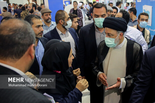 دکتر ابراهیم رئیسی رئیس‌جمهور شامگاه دوشنبه ۳ مرداد  از نمایشگاه هم‌افزایی مدیریت ایران در مصلی امام خمینی (ره) تهران بازدید کرد
