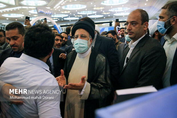 Pres. Raeisi visits Iran Management Synergy Exhibition