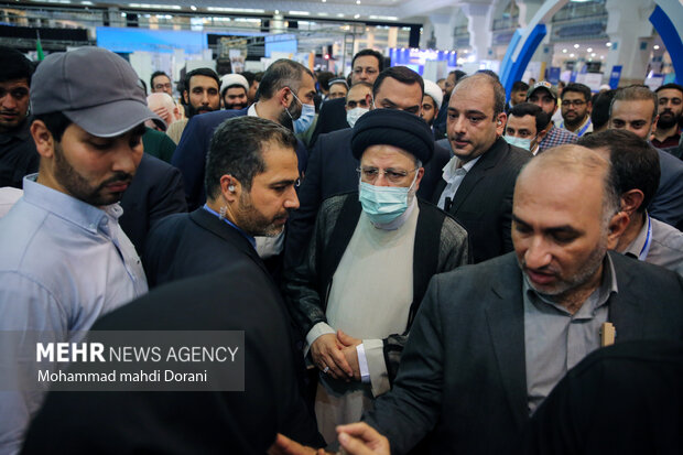 Pres. Raeisi visits Iran Management Synergy Exhibition