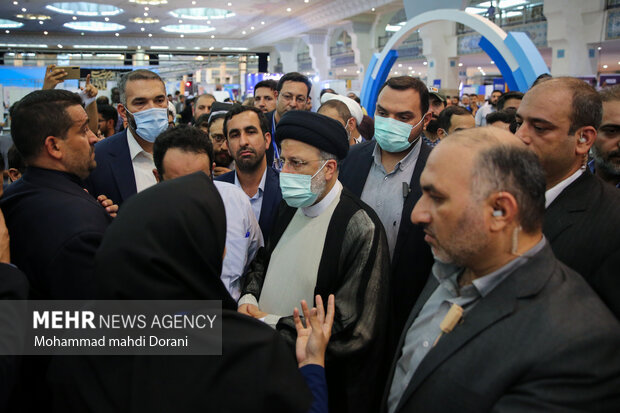 Pres. Raeisi visits Iran Management Synergy Exhibition