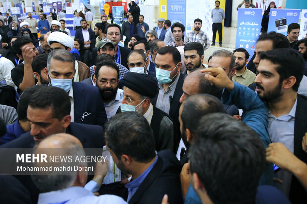 Pres. Raeisi visits Iran Management Synergy Exhibition