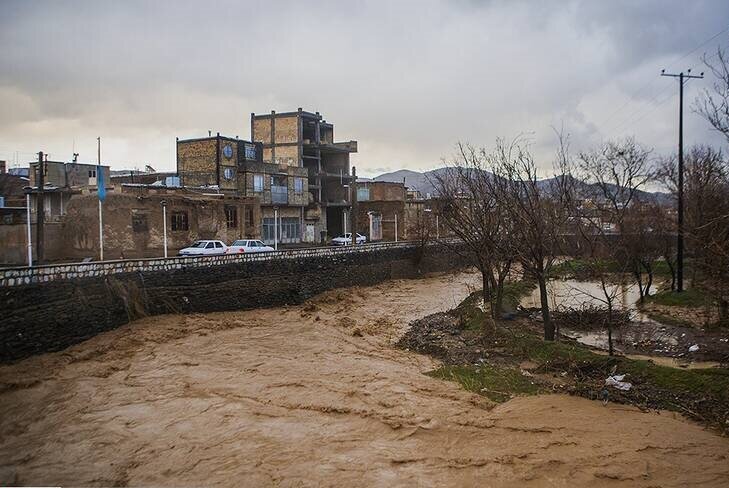 احتمال طغیان ۷ رودخانه در اصفهان/مسیرهای منتهی به سواحل مسدود شد