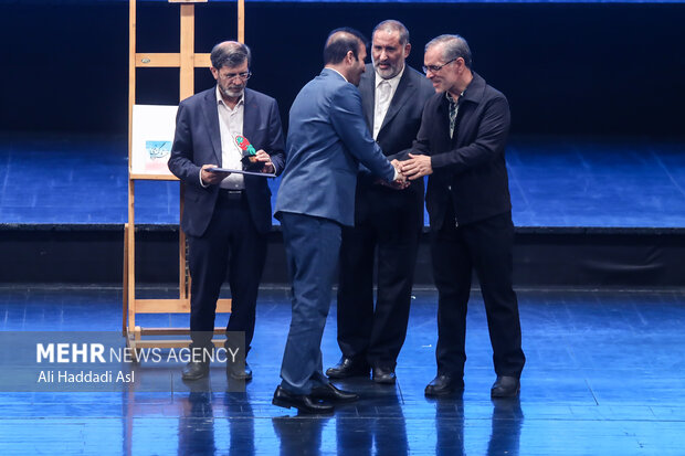 آئین اختتامیه دومین کنگره شعر گمنامی پیش از ظهر روز چهارشنبه ۵ مرداد ماه ۱۴۰۱ در تالار وحدت برگزار شد