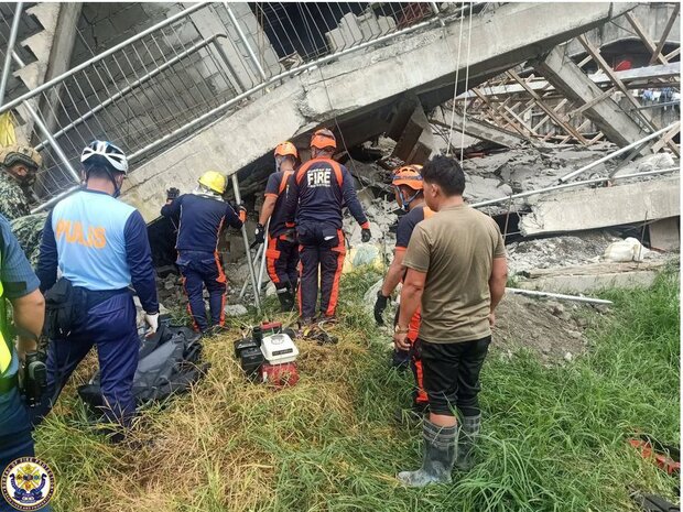 زلزله ۷.۱ ریشتری در فیلیپین/ ۶ نفر کشته و بیش از ۶۰ تَن زخمی شدند+ تصاویر
