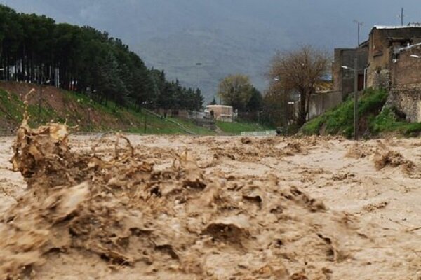 جاری شدن سیل در علی‌آباد تفت