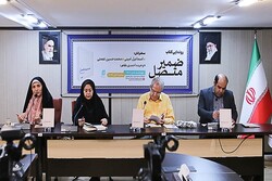 در «ضمیر متصل» انسان و عواطف انسانی برای شاعر اصالت دارد