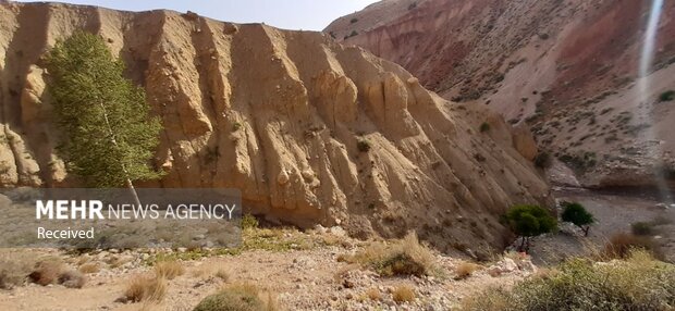 چشمه 7 رنگ شاهرود