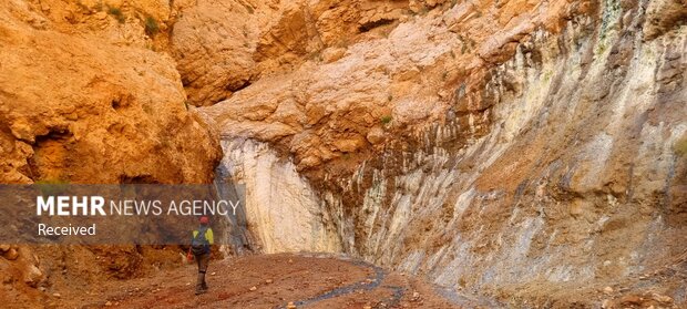 چشمه 7 رنگ شاهرود