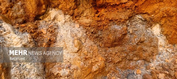 چشمه 7 رنگ شاهرود