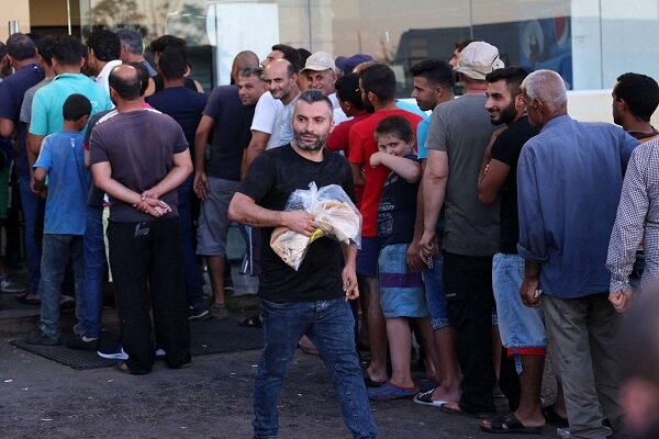 درگیری مقابل نانوانی ها در لبنان/ صف طولانی تشکیل شده است