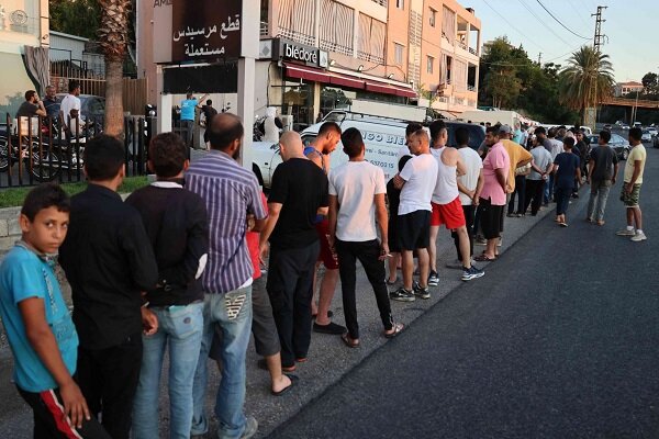 درگیری مقابل نانوانی ها در لبنان/ صف طولانی تشکیل شده است