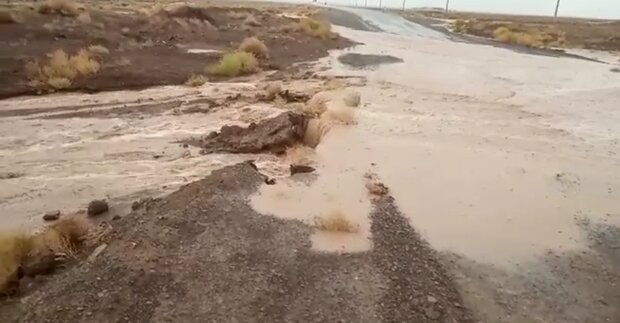 جاری شدن روان‌آب در مناطق مختلف اردستان