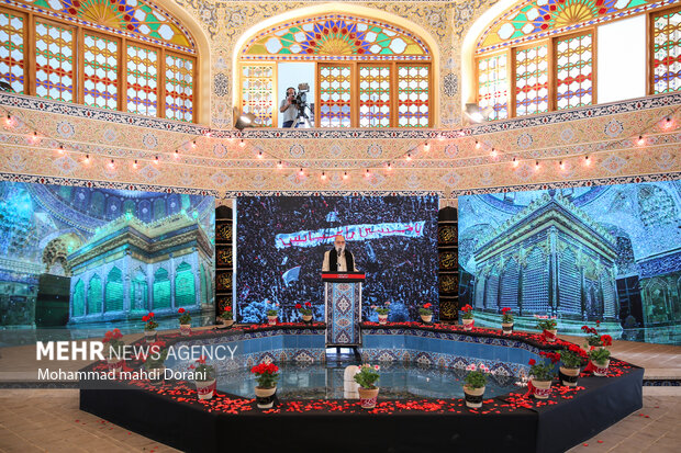 چمران رئیس شورای اسلامی شهر تهران در آیین برافراشتن پرچم عزای حسینی برفراز بلندترین سکوی پرچم ایران سخنرانی کرد