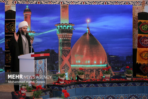 حجت الاسلام محمد قمی رئیس سازمان تبلیغات اسلامی در آیین برافراشتن پرچم عزای حسینی برفراز بلندترین سکوی پرچم ایران سخنرانی کرد