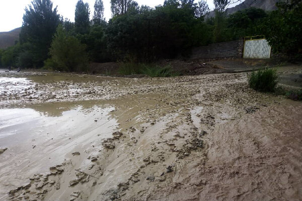 سیلاب راه دسترسی ۱۱ روستای چالوس را بست