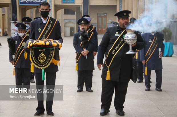 آیین تعویض پرچم حرم مطهر حضرت شاهچراغ(ع) شیراز