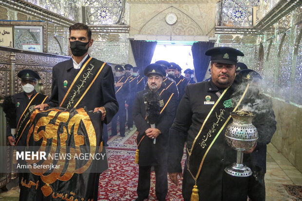 آیین تعویض پرچم حرم مطهر حضرت شاهچراغ(ع) شیراز