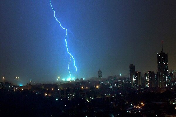 اوضاع جوی در منطقه ناپایدار است/ از سیل ویرانگر تا صاعقه