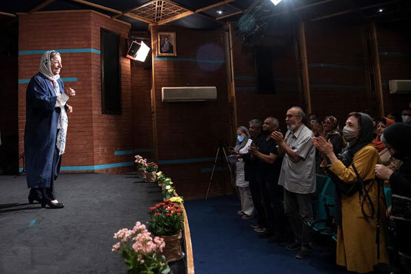 مرضیه برومند تجلیل شد/ به دنبال بودجه بدوید