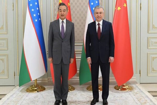 Özbekistan Cumhurbaşkanı Çin Dışişleri Bakanı ile görüştü