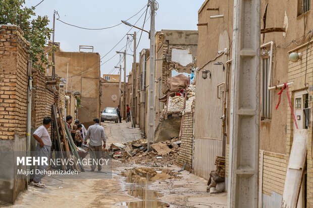 سیل در غرب و جنوب اصفهان خسارت داشت/افزایش کدروت آب زاینده رود سیل در غرب و جنوب اصفهان خسارت داشت/افزایش کدروت آب زاینده رود