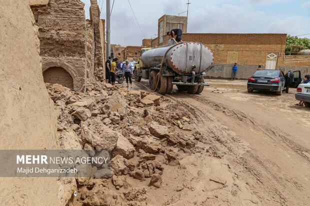 همدلی یزدیها در سیل اخیر/ ورود مراکز اقامتی برای اسکان بی پناهان