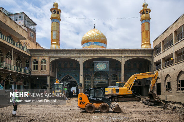 در دومین روز از سیل امامزاده داوود دستگاه های امدادرسانی مانند بسیج سازندگی، خدمات شهری شهرداری تهران، آتش نشانی و سازمان امداد و نجات هلال احمر به کمک رسانی و جست و جوی مفقودین حادثه شتافتند