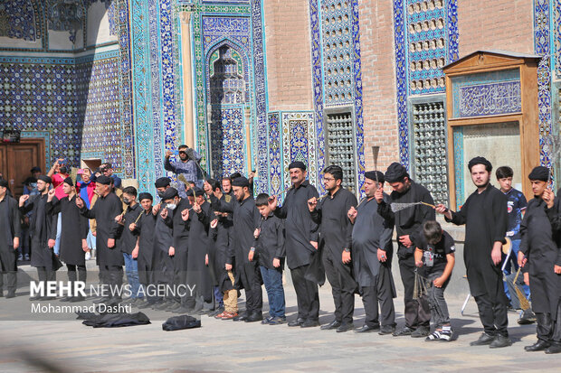 آیین سنتی طشت گذاری در بقعه جهانی شیخ صفی الدین اردبیلی