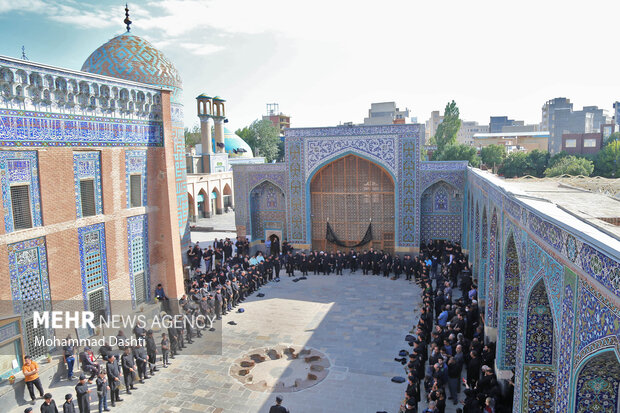 آیین سنتی طشت گذاری در بقعه جهانی شیخ صفی الدین اردبیلی