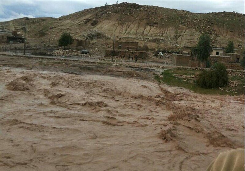 جاری شدن سیلاب در منطقه ابوالعباس باغملک