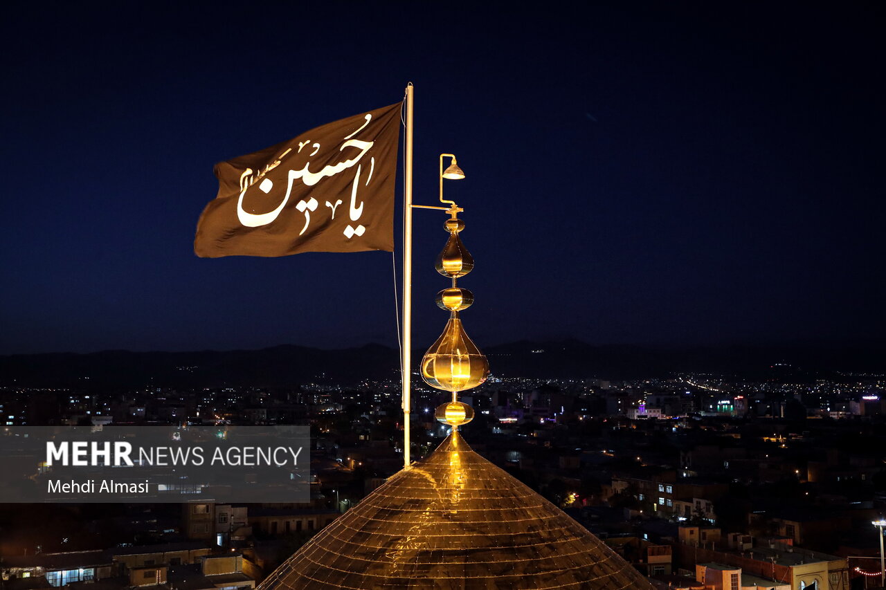 اهتزاز پرچم عزای حسینی در حسینیه اعظم زنجان