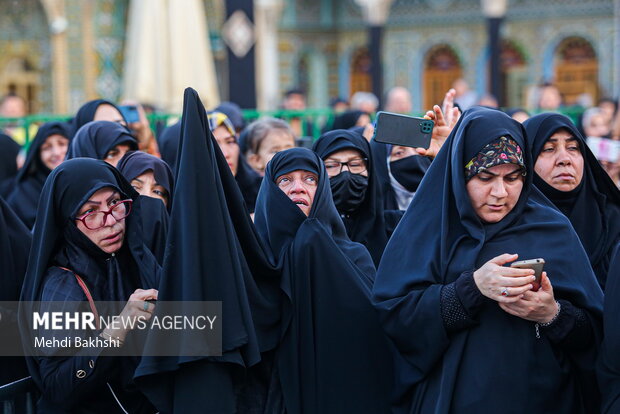 پرچم متبرک حسینی بر فراز گنبد حرم حضرت معصومه