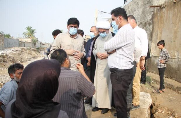 بازدید امام جمعه بوشهر از مناطق سیل‌زده دشتستان 