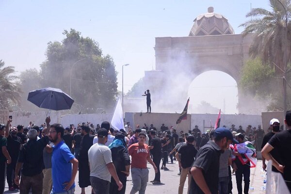 ورود طرفداران صدر به منطقه الخضراء/ ۲۲ نفر در درگیریها زخمی شدند
