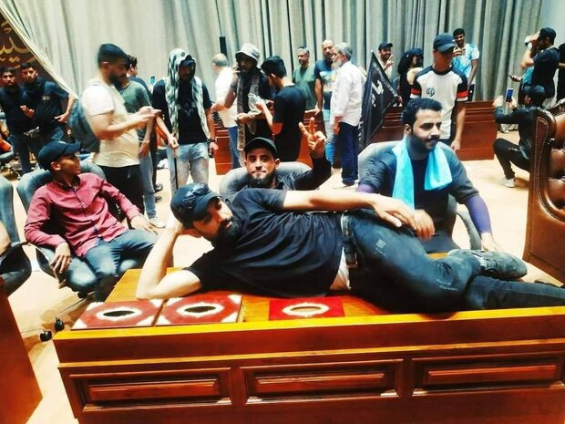 آغاز تحصن طرفداران «صدر» در پارلمان/۶۰ نفر در درگیری‌ها زخمی شدند