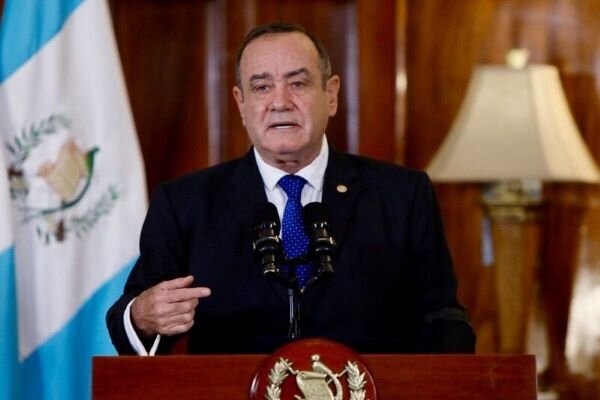Guatemala president escapes assassination attempt near Mexico