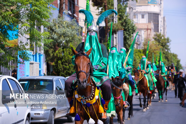 کاروان نمادین ورود امام حسین (ع) به کربلا