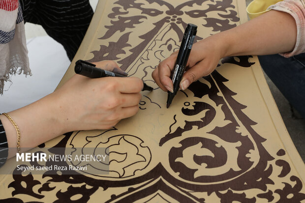 Preparing 500 blades engraved with titles of Imam Hussein 