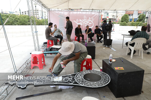 Preparing 500 blades engraved with titles of Imam Hussein 