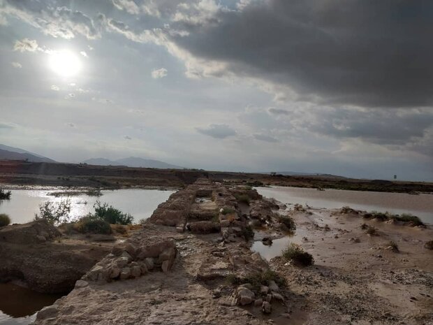 قسمتی از پل تاریخی «میان شهر» فسا تخریب شد قسمتی از پل تاریخی «میان شهر» فسا تخریب شد