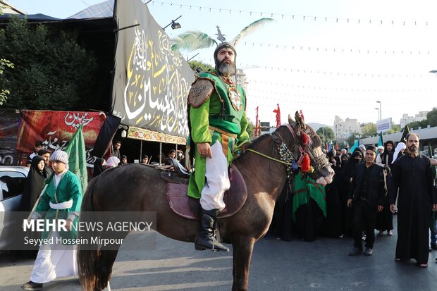 حرکت نمادین کاروان کربلا در مشهد