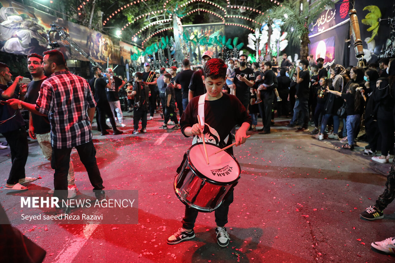 Bugün İran Hz. İmam Hüseyin (a.s) için yasa büründü