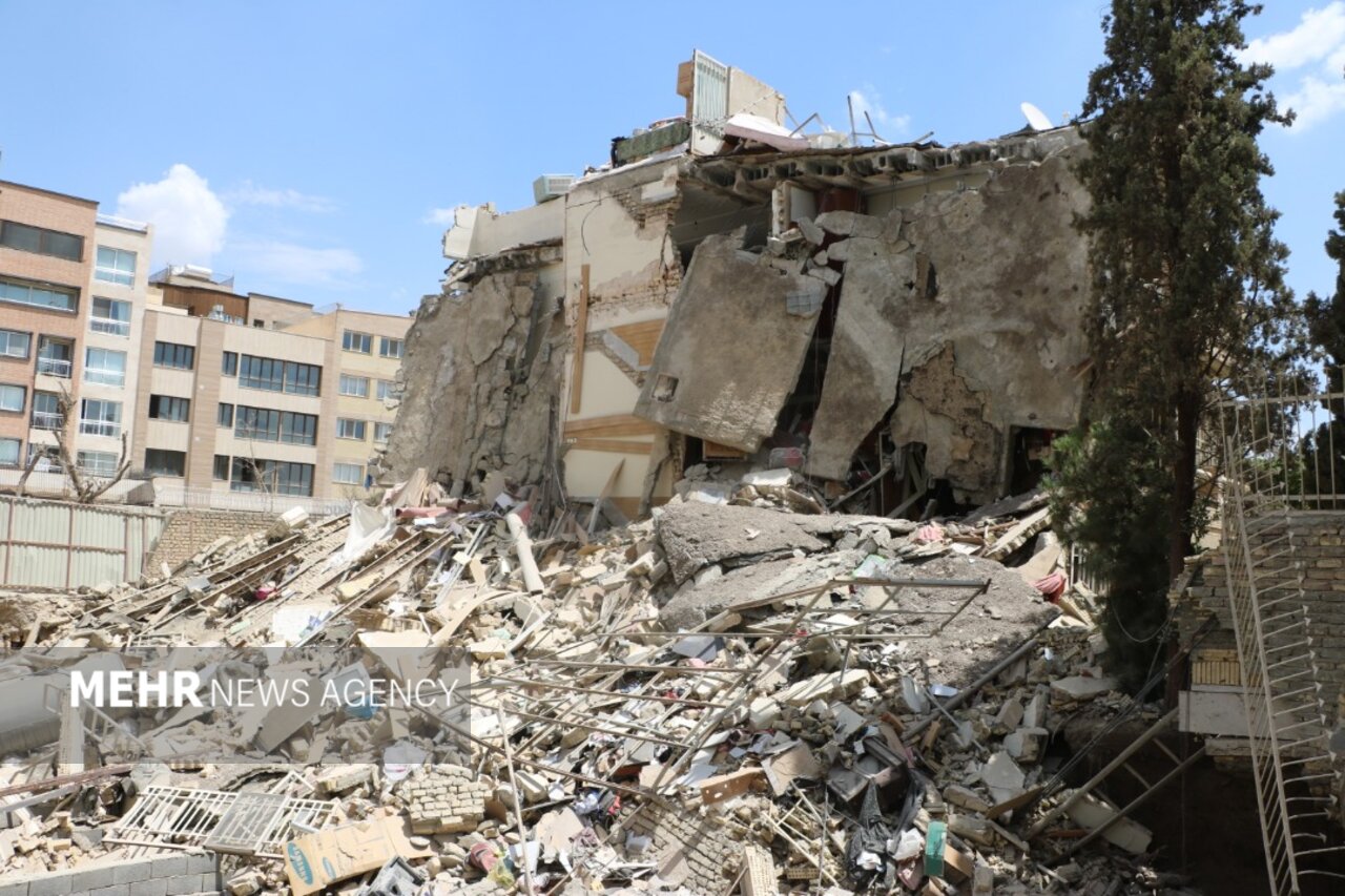 ریزش ساختمان ۳ طبقه در اصفهان / گودبرداری غیراصولی انجام شد