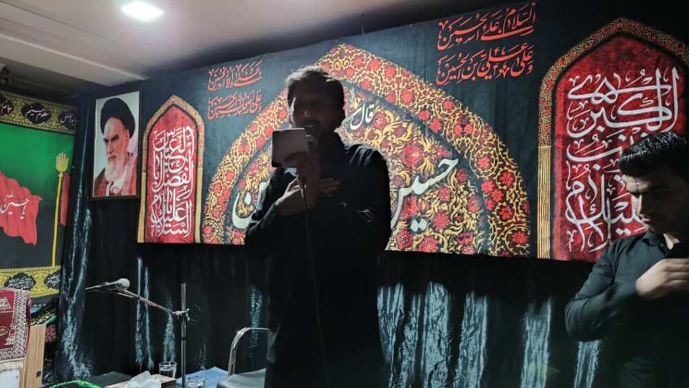 علم عزای سید و سالار شهیدان در گناوه برافراشته شد