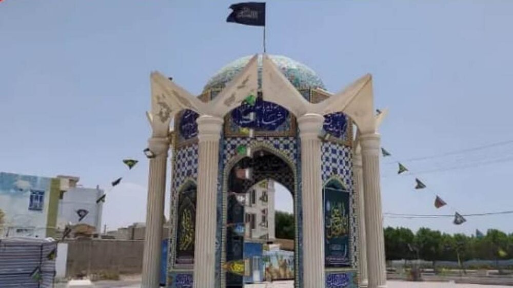 علم عزای سید و سالار شهیدان در گناوه برافراشته شد