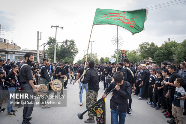 حرکت نمادین کاروان امام حسین(ع) در فرخ شهر چهارمحال و بختیاری