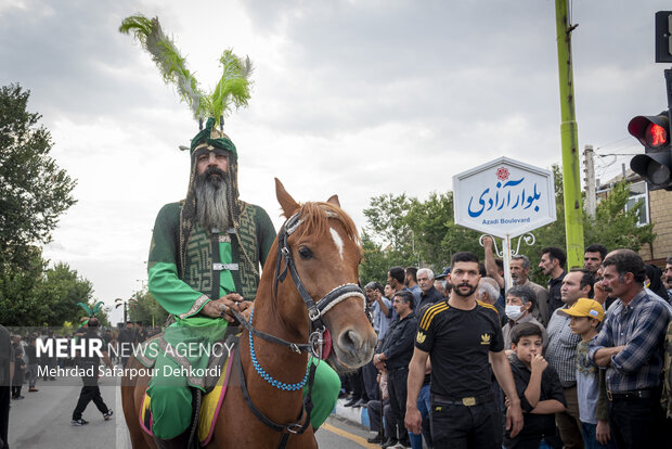 حرکت نمادین کاروان امام حسین(ع) در فرخ شهر چهارمحال و بختیاری